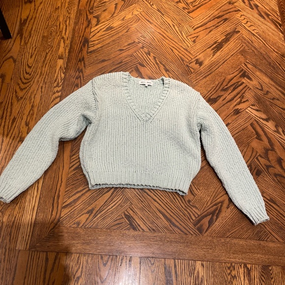 John and Jenn cozy wool knit sweater - Picture 4 of 7